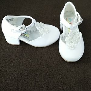 Rachel Shoes Size 6 White